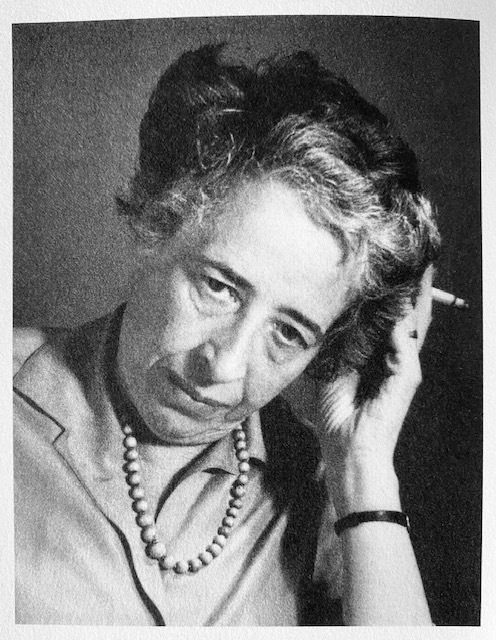 Arendt: het politieke, het totalitaire en het modern-maatschappelijke